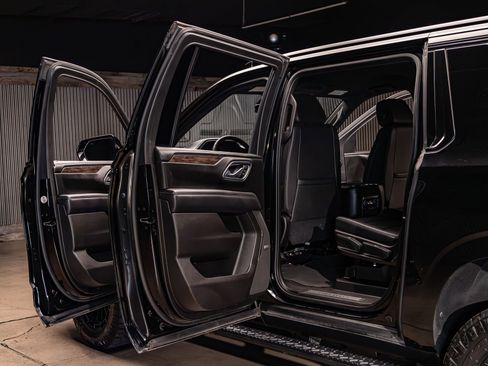 Used 2021 Chevrolet Suburban Z71 w/ Z71 Off-Road Package image 29