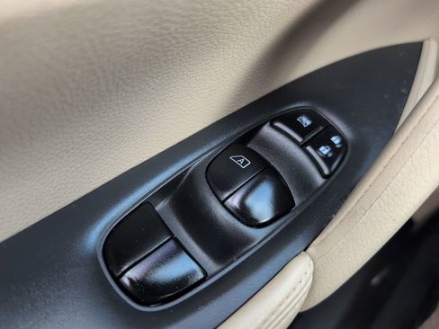 Used 2018 Nissan Rogue SV image 22