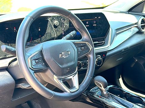 Used 2024 Chevrolet Trax ACTIV w/ Sunroof Package FWD image 5