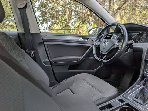 Used 2019 Volkswagen e-Golf SE w/ Driver Assistance Package image 12