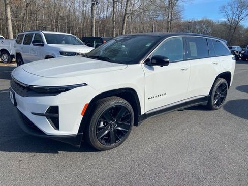 Used 2024 Jeep Wagoneer Launch Edition image 2