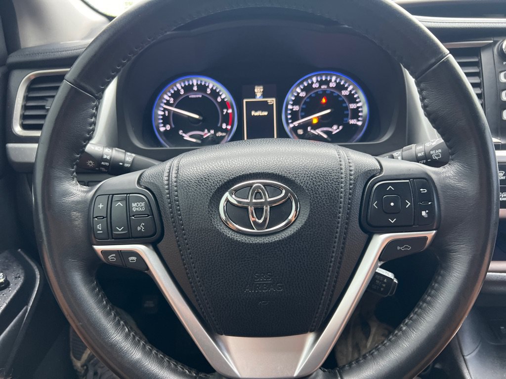 Used 2015 Toyota Highlander Limited Platinum AWD/4WD image 32