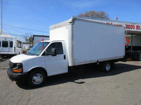 Used 2014 Chevrolet Express 3500 Extended image 2