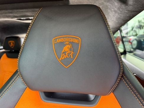Used 2022 Lamborghini Urus AWD/4WD image 15