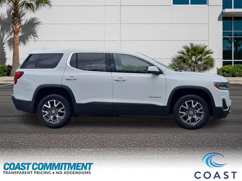 Used 2022 GMC Acadia SLE w/ LPO, Floor Liner Package FWD image 5