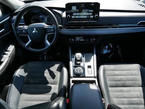 Used 2024 Mitsubishi Outlander SE AWD/4WD image 13