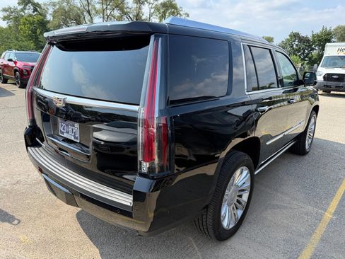 Used 2019 Cadillac Escalade Platinum AWD/4WD image 2