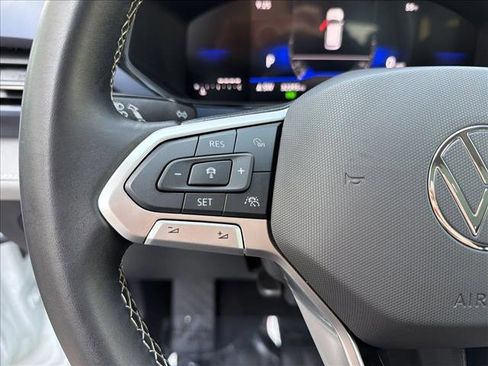 Used 2024 Volkswagen Taos SE image 15