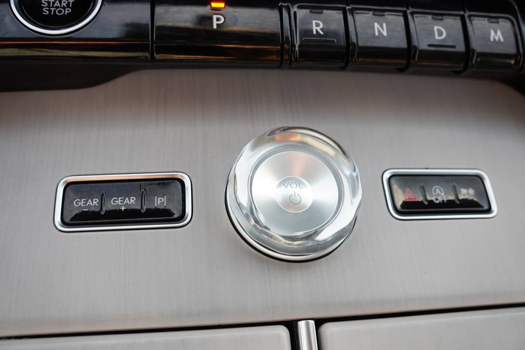 Used 2025 Lincoln Navigator Reserve AWD/4WD image 35