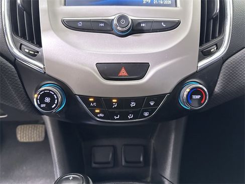 Used 2018 Chevrolet Cruze LS image 17