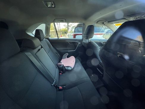 Used 2020 Toyota RAV4 LE image 4