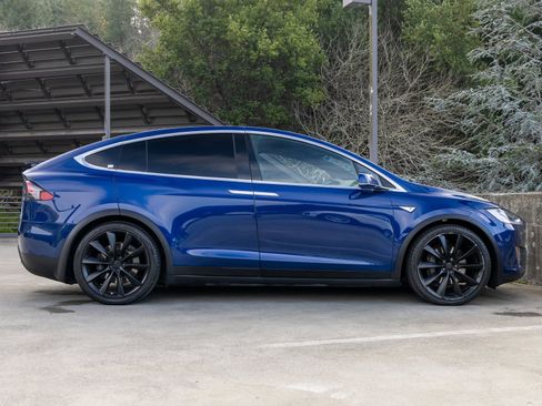 Used 2016 Tesla Model X 70D image 12