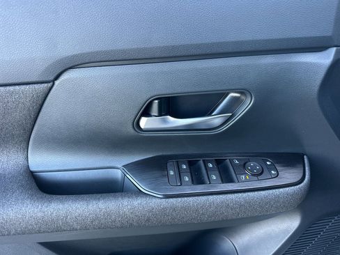 Used 2025 Nissan Kicks SV image 10