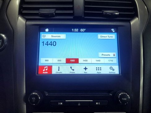 Used 2018 Ford Fusion SE w/ Fusion SE Technology Package FWD image 25