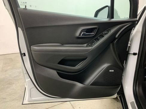 Used 2020 Chevrolet Trax Premier w/ LPO, Cargo Package image 17