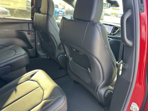 New 2026 Chrysler Pacifica Select image 47