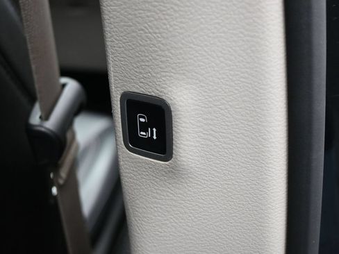 Used 2023 Chrysler Pacifica Touring-L FWD image 40