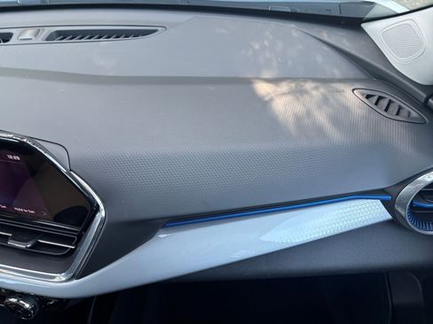 Used 2025 Chevrolet Trax LT image 35