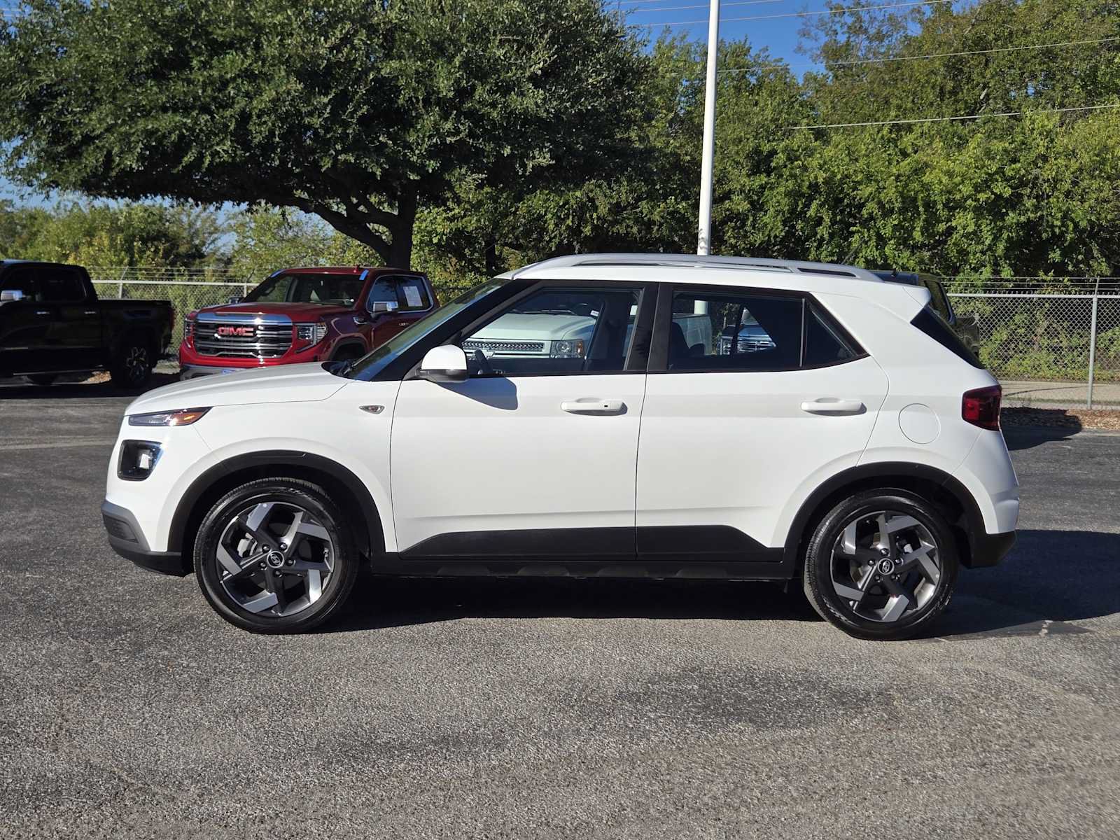 Certified 2026 Hyundai Venue SEL FWD image 4