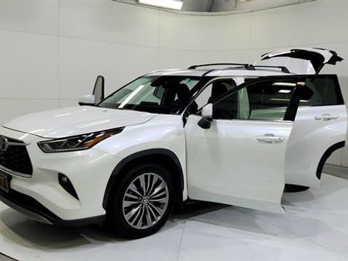 Used 2021 Toyota Highlander Platinum AWD/4WD image 30
