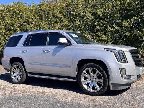 Used 2019 Cadillac Escalade Luxury image 10