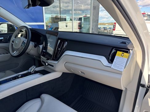 New 2026 Volvo XC60 B5 Ultra w/ Climate Package image 14