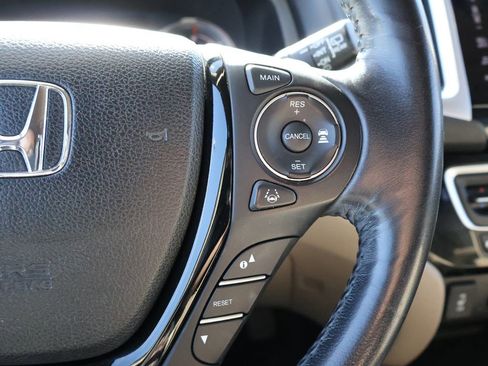 Used 2018 Honda Pilot Touring image 39