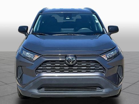 Used 2020 Toyota RAV4 LE AWD/4WD image 4