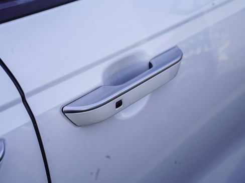 Certified 2024 Kia Carnival LX image 9