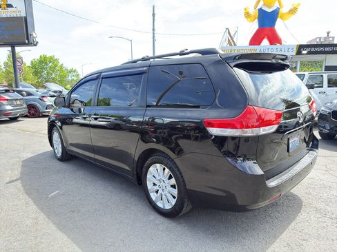 Used 2012 Toyota Sienna XLE w/ XLE Navigation Pkg AWD/4WD image 4