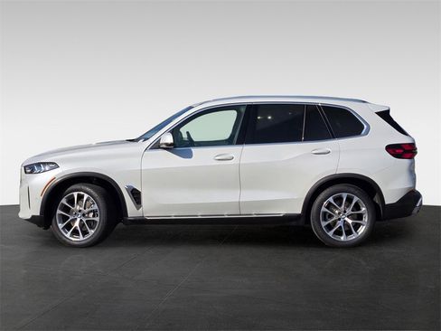 Used 2025 BMW X5 sDrive40i image 3