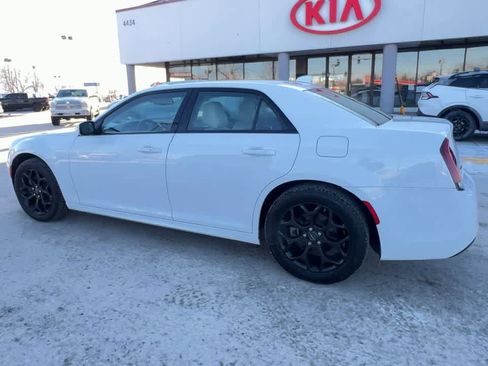 Used 2022 Chrysler 300 Touring L image 6