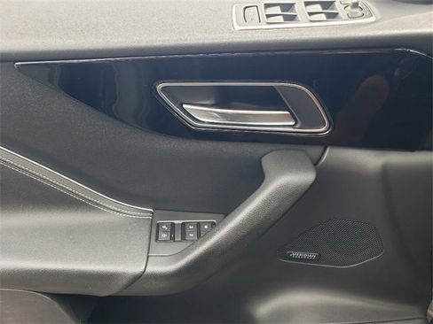 Used 2018 Jaguar F-PACE R-Sport image 35