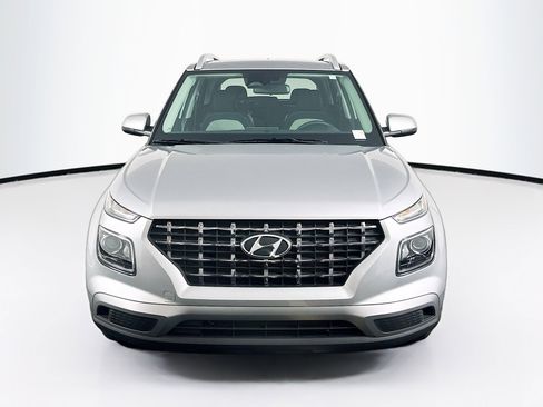 Used 2024 Hyundai Venue SEL image 2