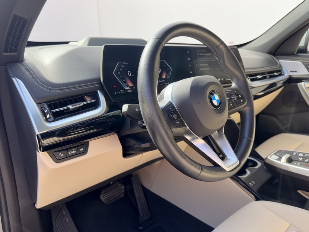 Used 2025 BMW X1 xDrive28i w/ Premium Package AWD/4WD image 4
