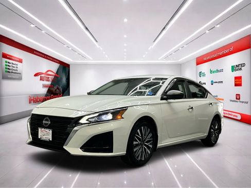 Used 2024 Nissan Altima 2.5 SV FWD image 3
