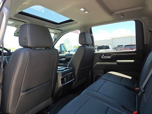 Used 2025 GMC Sierra 3500 SLT w/ SLT Convenience Package AWD/4WD image 18