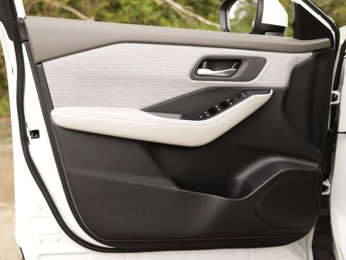 Used 2021 Nissan Rogue SV FWD image 21