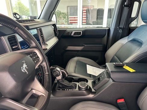 Certified 2022 Ford Bronco Outer Banks w/ Sasquatch Package AWD/4WD image 18
