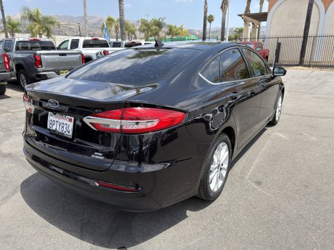 Used 2020 Ford Fusion SE FWD image 8