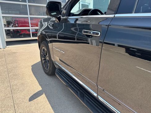 Used 2023 GMC Yukon SLT w/ SLT Luxury Package RWD image 9