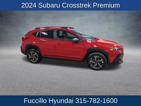 Used 2024 Subaru Crosstrek 2.0i Premium image 4