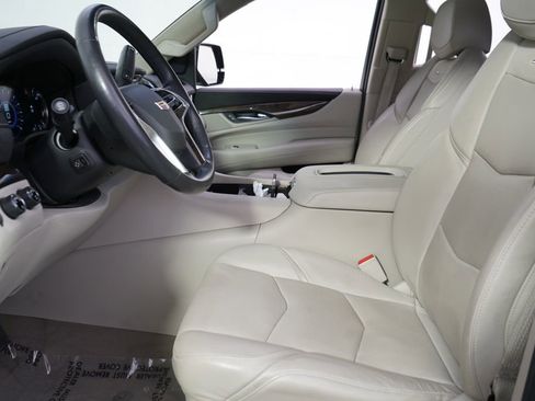 Used 2019 Cadillac Escalade Premium Luxury AWD/4WD image 13