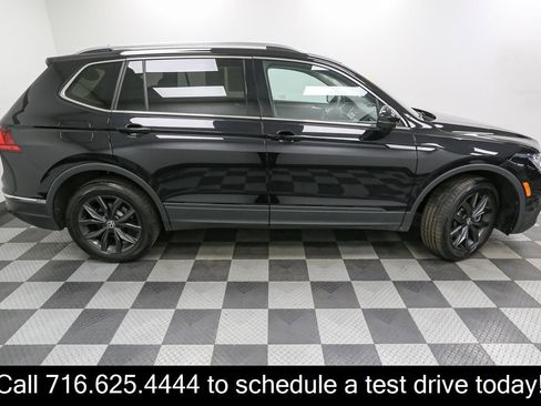 Certified 2024 Volkswagen Tiguan SE w/ Panoramic Sunroof Package AWD/4WD image 9