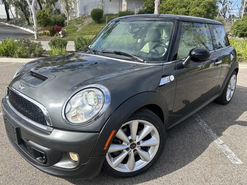 Used 2013 MINI Cooper S image 1