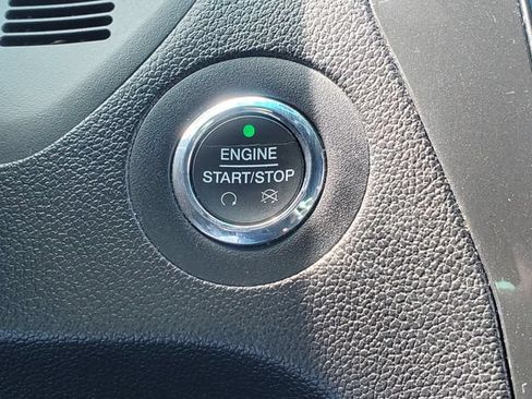Used 2018 Ford Explorer XLT w/ Equipment Group 202A FWD image 16