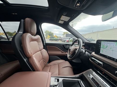 Certified 2025 Lincoln Aviator Reserve w/ Luxury Package RWD image 15