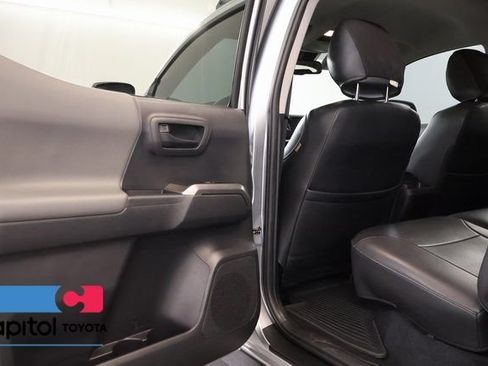 Certified 2022 Toyota Tacoma SR5 AWD/4WD image 27
