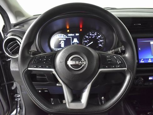 Certified 2022 Nissan Kicks SV image 10
