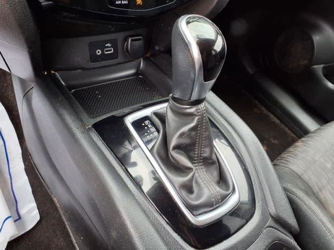 Used 2018 Nissan Rogue SV image 18